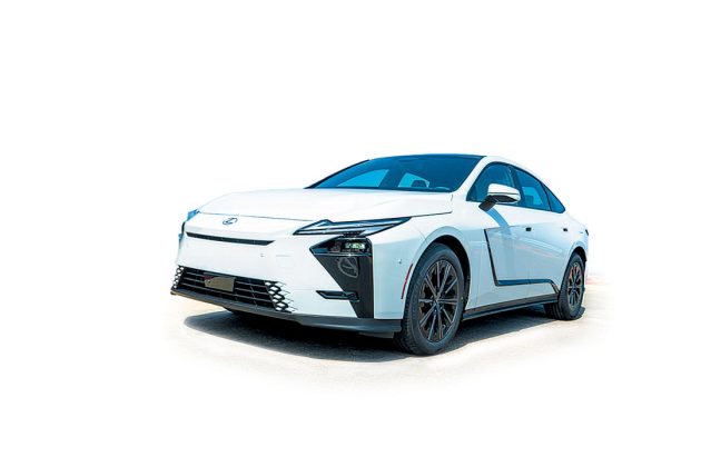 Lexus Philippines bringt die achte Generation des ES auf den Markt – die erste batterieelektrische Limousine der Marke