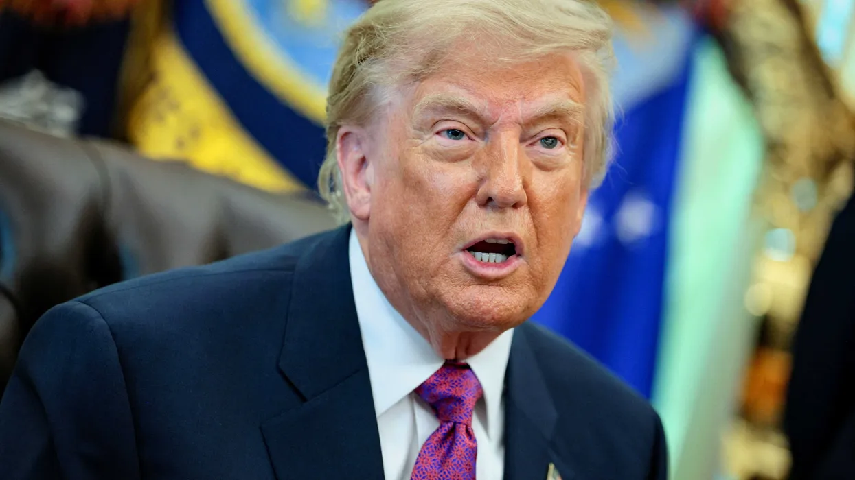 Il gioco delle distrazioni di Trump mostra segni di cedimento mentre il flop del rinominamento in "Lago America"