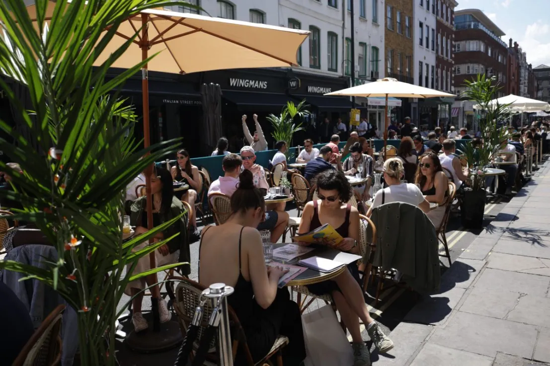 Polémica por la propuesta del Consejo de Westminster de restringir el consumo de alcohol de pie en los pubs de Soho