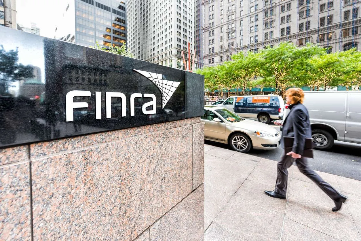 La FINRA inflige une amende de 250 000 dollars à J.P. Morgan Securities pour des défaillances de divulgation sur les comptes sur marge vieille de 14 ans