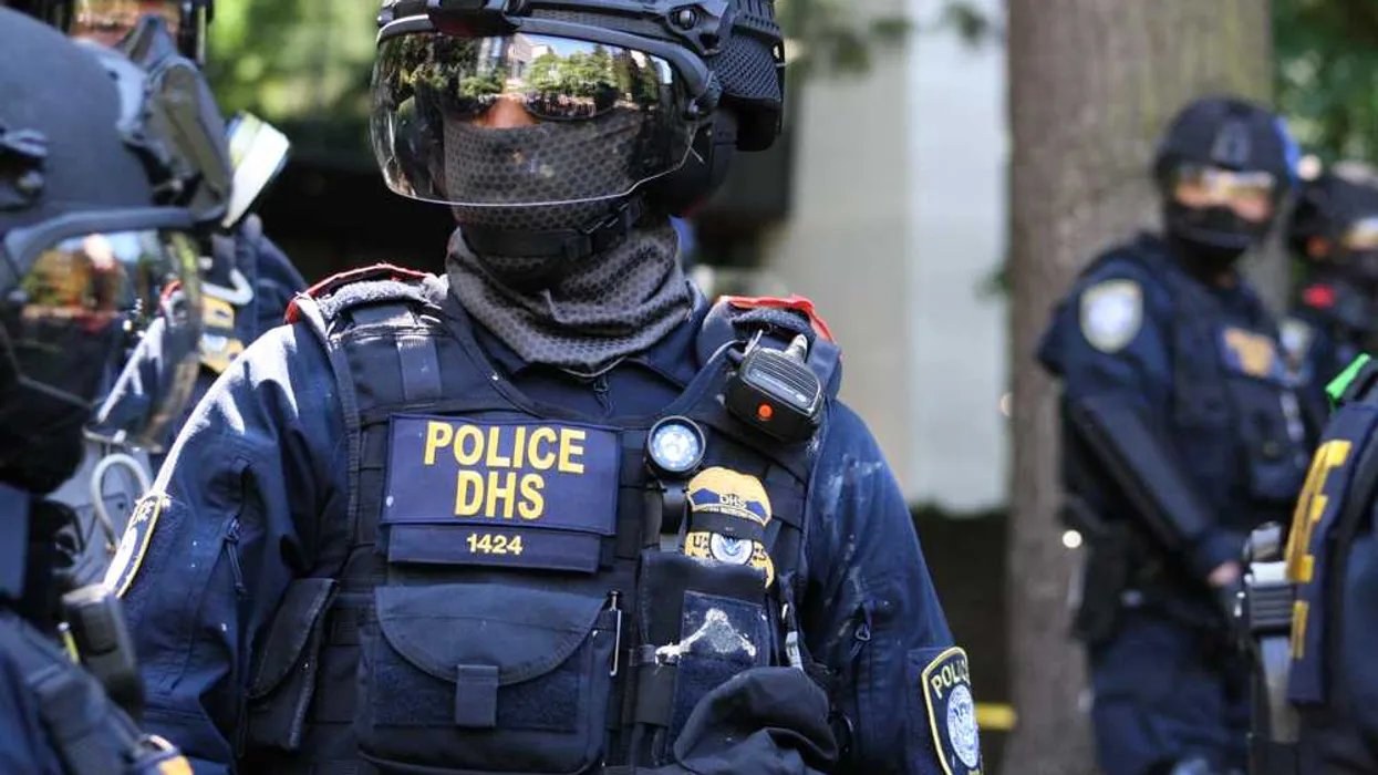 Ex funzionario del DHS afferma che il DOJ di Trump minaccia di "far morire di fame i bambini poveri" per forzare la collaborazione degli stati con le deportazioni