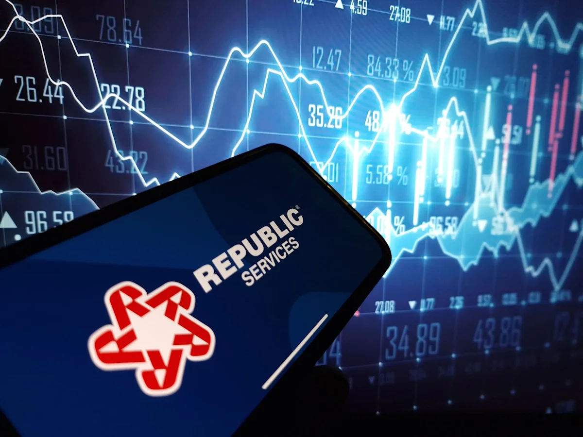 Perspektywy akcji Republic Services: czy Wall Street jest nastawiony byczo czy niedźwiedzio?