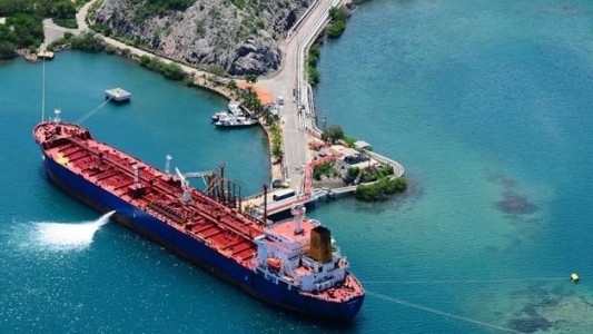 Продажи венесуэльской нефти США превысили $13 млрд, заявил Трамп