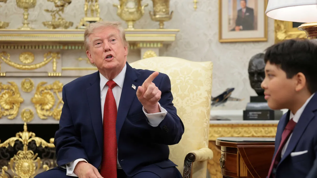 Трамп велел репортеру CNN «замолчать» и назвал ее «фальшивым репортером» в перепалке в Овальном кабинете