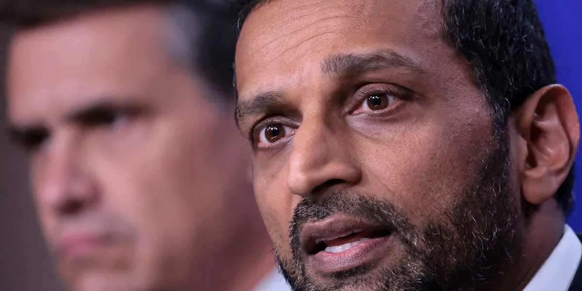 Kash Patel, direttore dell’FBI, affronta la scadenza del 17 agosto per rispondere alla mozione di rigetto di The Atlantic nella causa per diffamazione