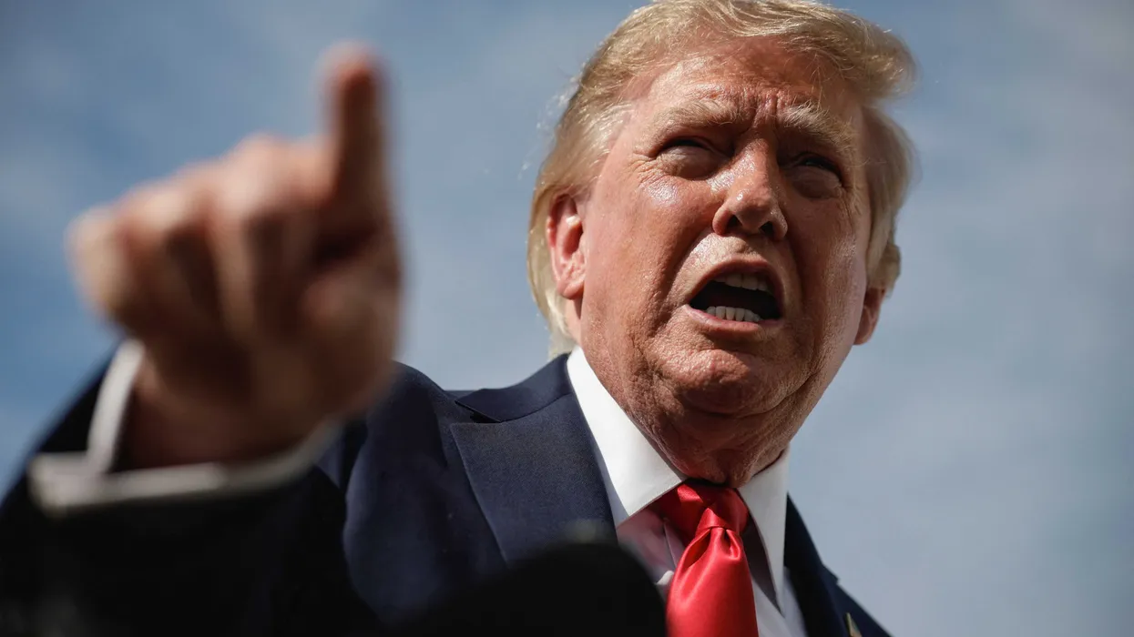 Robert Reich: informe de empleo de agosto muestra salarios rezagados frente a los precios mientras Trump amenaza con embargos comerciales por las tasas de la Fed