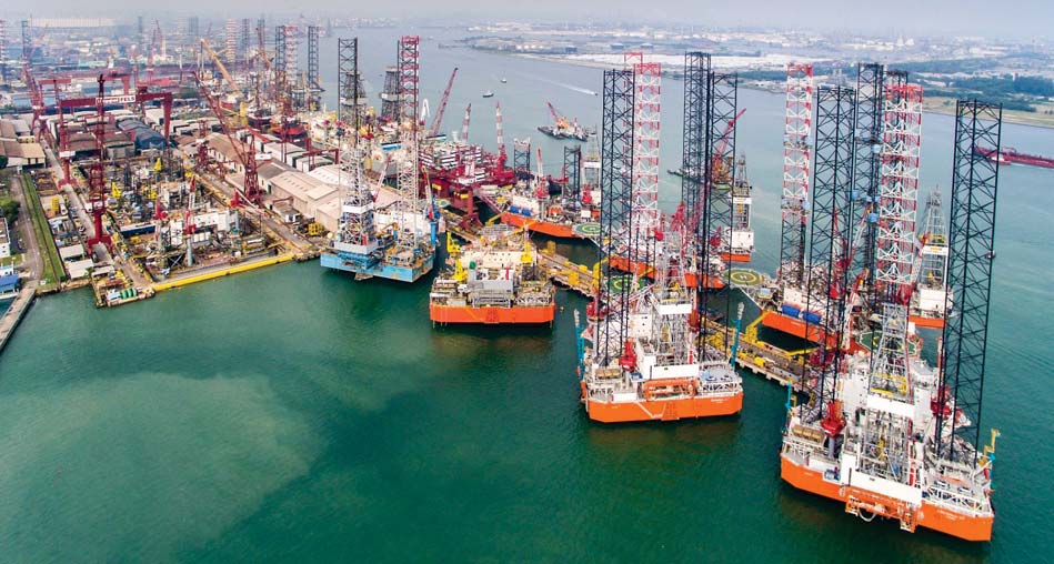 Keppel привлекает Apollo к продаже устаревших буровых установок