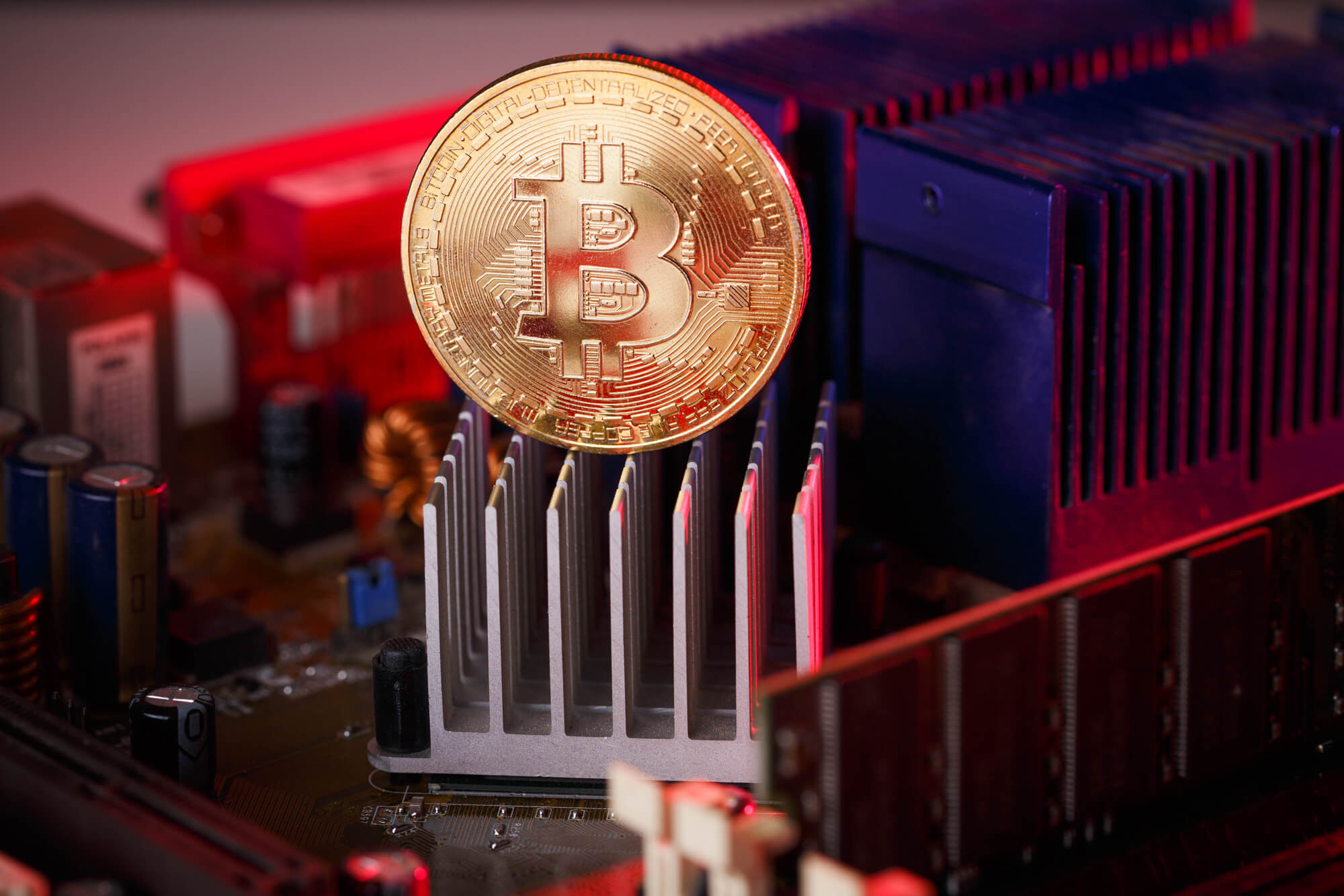 Bitcoin zakt onder $75.000 na mislukte Clarity Act en eerste renteverhoging van de Fed in drie jaar