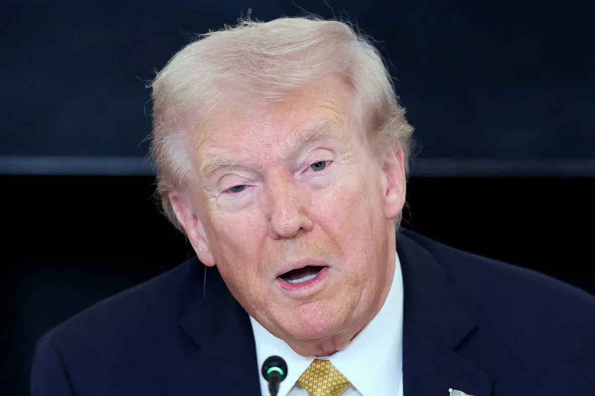 Роберт Райх предупреждает, что Трамп «теряет контроль» на фоне торговой войны и экономической нестабильности