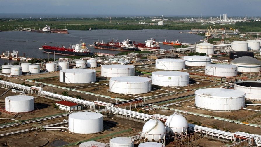 Нефть держится около $90, несмотря на «самые жёсткие санкции в истории» Трампа