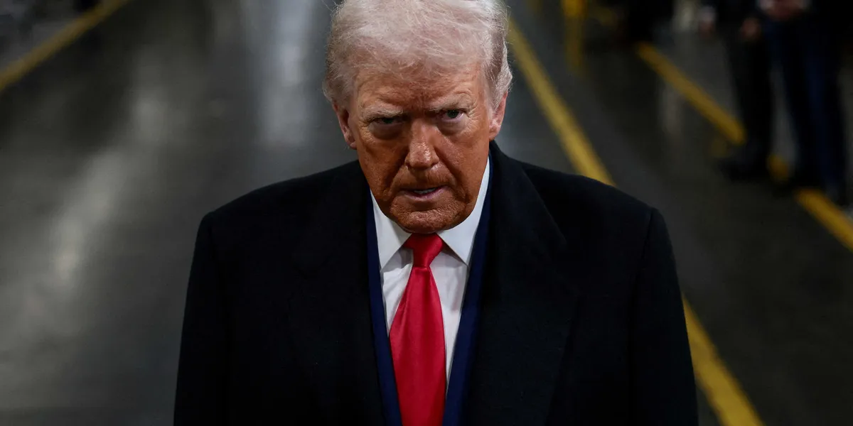 Współprowadzący Pod Save America twierdzą, że Trump "stracił swoją formę", a jego znaczenie słabnie
