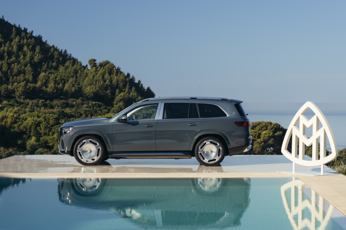Il restyling della Mercedes-Maybach GLS 680 aggiunge un V8 mild-hybrid e l'edizione Night Series