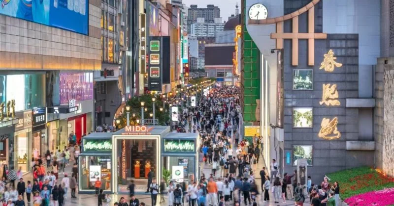 Chinas Erholung stockt, da Konsum und Produktion im Juli nachlassen