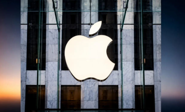 Le azioni Apple superano i 333 dollari mentre il colosso tecnologico si avvicina alla storica valutazione di 5.000 miliardi di dollari