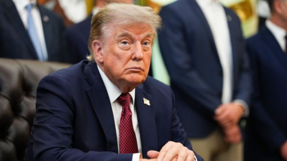 Trumps Finanzoffenlegung 2025 weist mindestens 858 Millionen US-Dollar an Vermögenswerten und mehr als 21.000 Wertpapiergeschäfte aus