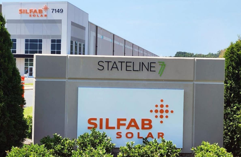 Silfab отправляет работников завода солнечных панелей в Южной Каролине во временные отпуска, ссылаясь на ограничения поставок материалов