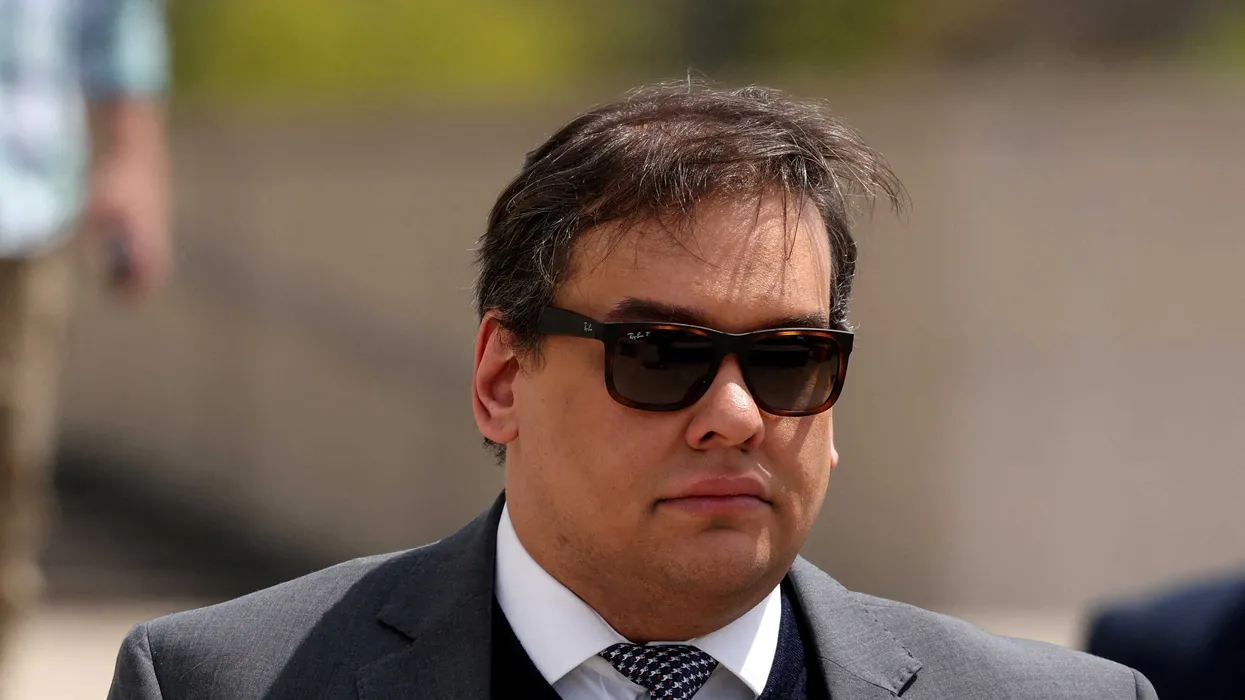 Kalshi verhängt erstmals lebenslange Sperre gegen George Santos, nachdem Regulierer ihn des Einsatzes auf sich selbst beschuldigt haben