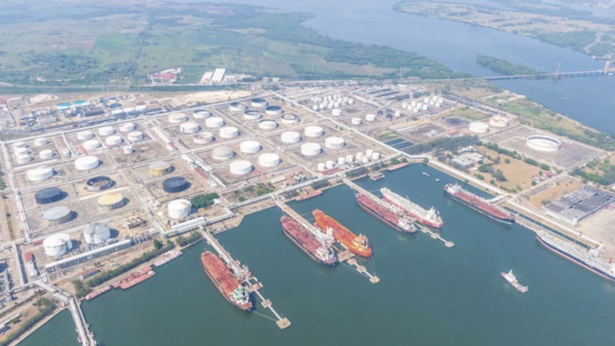 Цены на нефть снижаются на фоне возобновления надежд на переговоры с Ираном