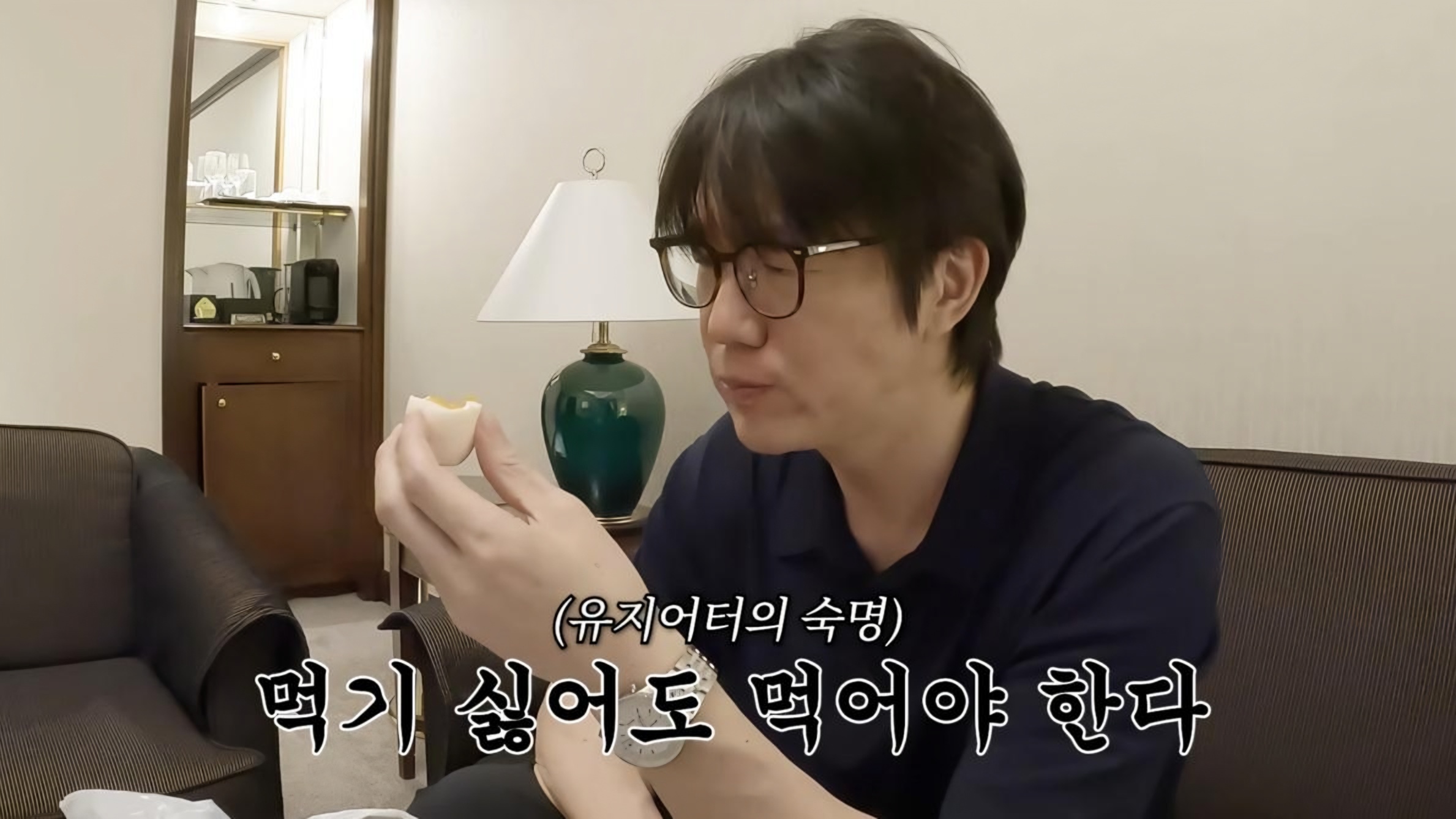Singer Sung Si-kyung reveals egg-centered breakfast routine for maintaining his weight loss