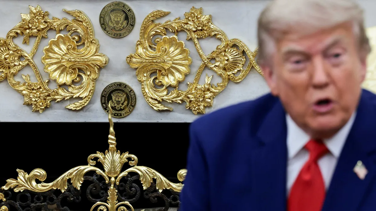 Кэти Тур с MSNBC и участники панели раскритиковали экономическую риторику Трампа и новый декор Овального кабинета: «Как будто Людовика XIV стошнило на всё вокруг»