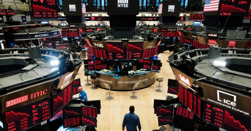 S&P 500 и Nasdaq заметно снизились на фоне распродажи акций ИИ-компаний