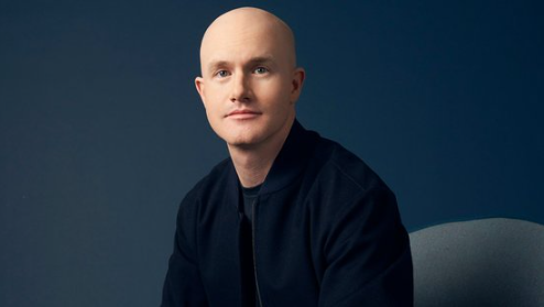 El CEO de Coinbase, Brian Armstrong, predice que los agentes de IA superarán en número a los humanos en la economía global