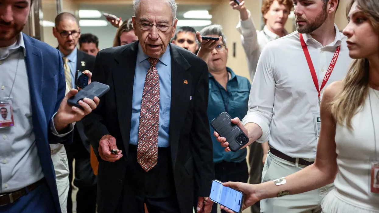 Grassley因将4万亿美元国债归咎于“社会主义政策”而遭嘲讽