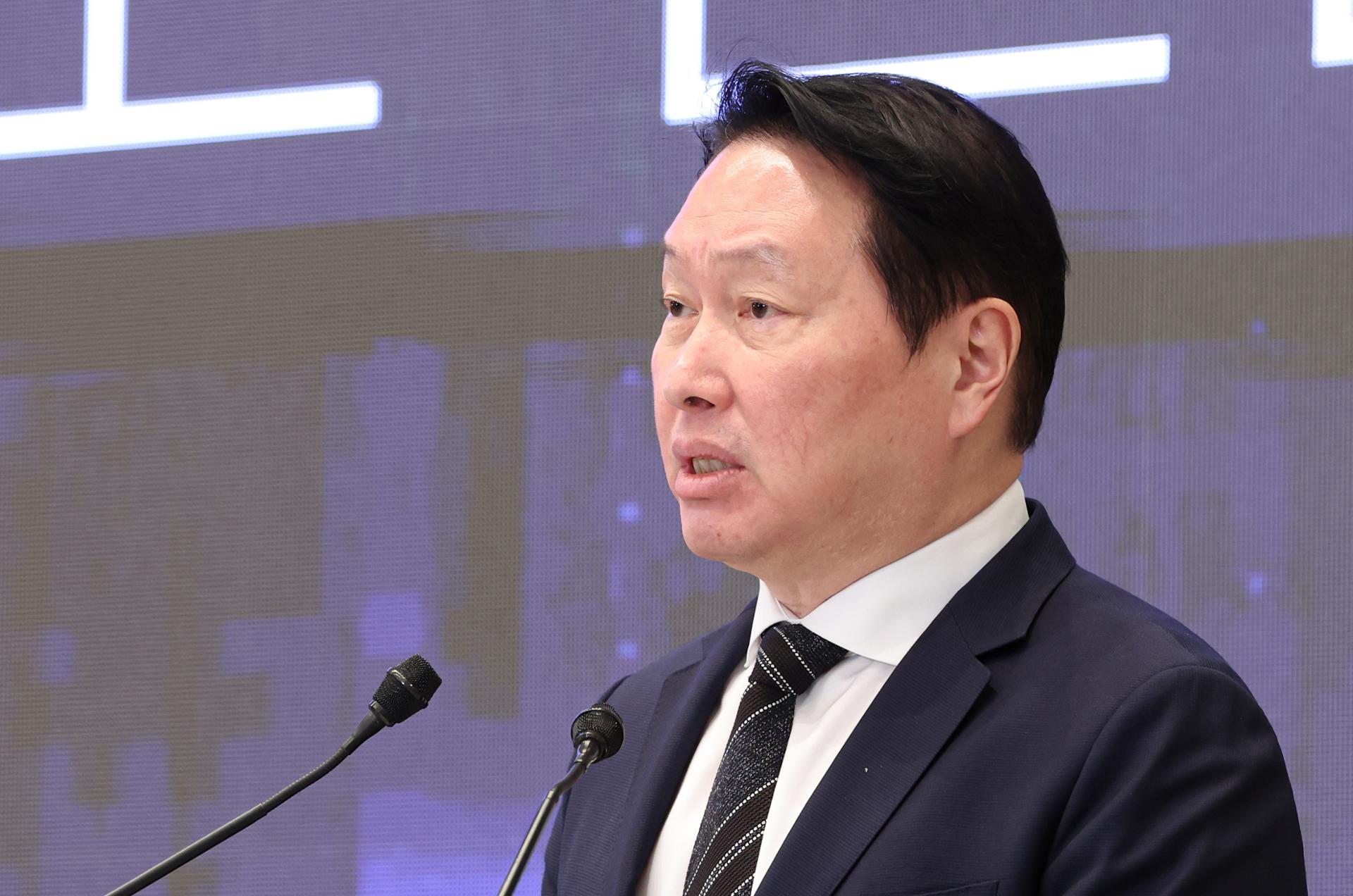 Il presidente del gruppo SK Chey Tae-won acquista azioni SK hynix per la prima volta sul mercato aperto