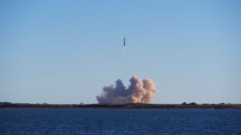 Starcloud planuje wydobywać Bitcoina w kosmosie wraz z nadchodzącym startem satelity Starcloud-2