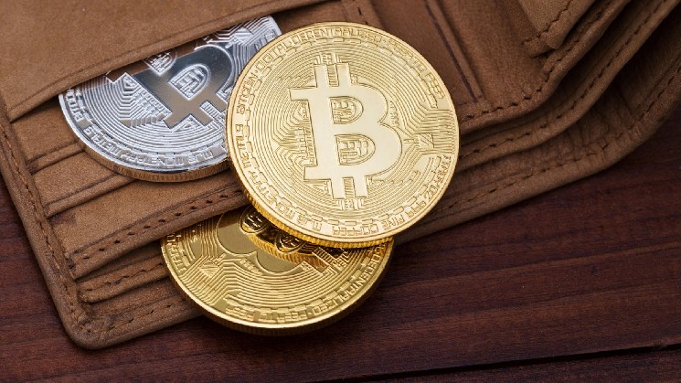 Спящие десятилетие биткоин-кошельки вывели 40 миллионов долларов — в основном в обход бирж
