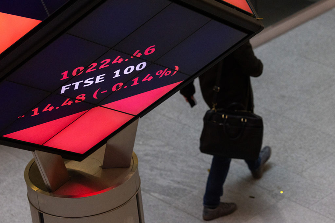 FTSE 100 rutscht auf Wochentief nach Gewinnwarnung von JD Sports; Öl steigt nach Trumps Iran-Drohung über 94 Dollar
