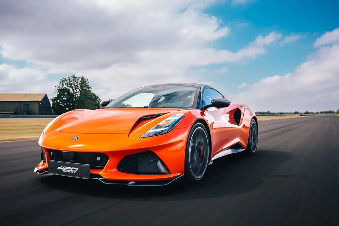 Lotus Emira 420 Sport: la migliore Emira di sempre è una supercar ridimensionata
