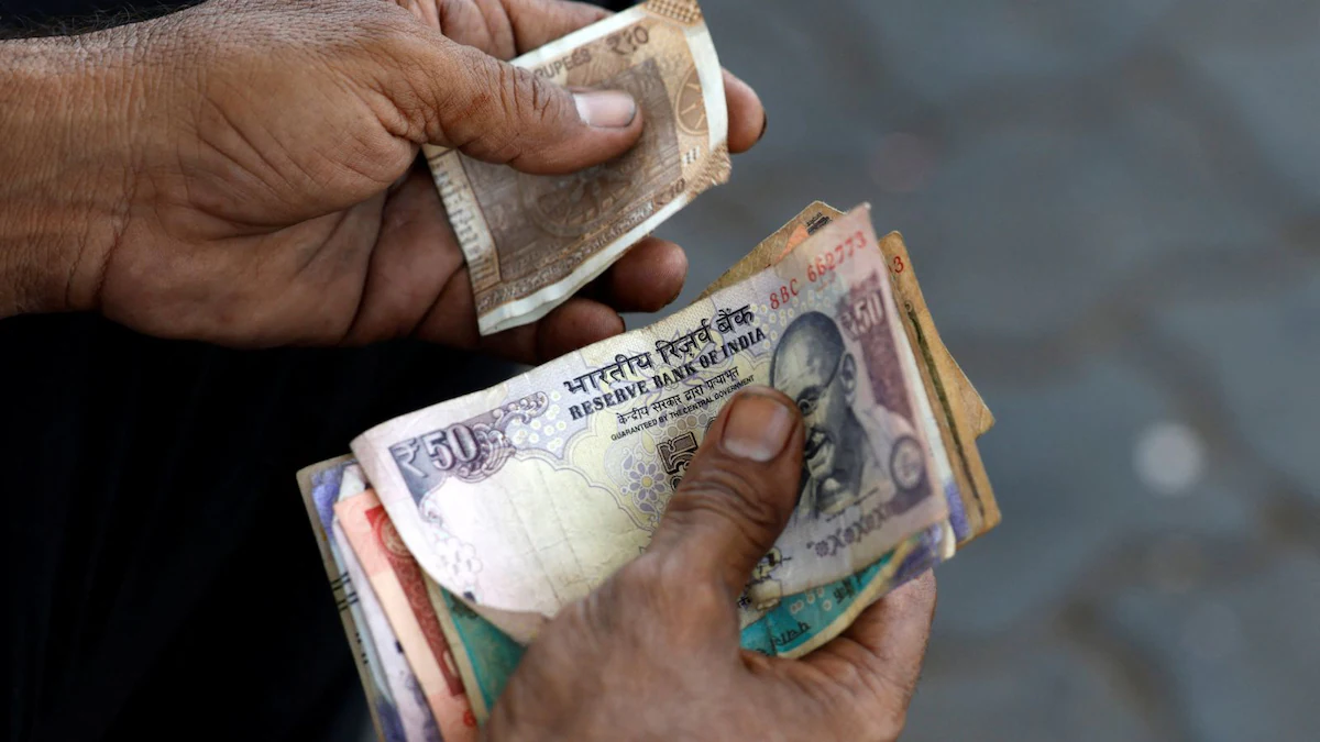 Indische Rupie stärkt sich auf 95,85 gegenüber dem US-Dollar aufgrund niedrigerer Ölpreise und RBI-Unterstützung