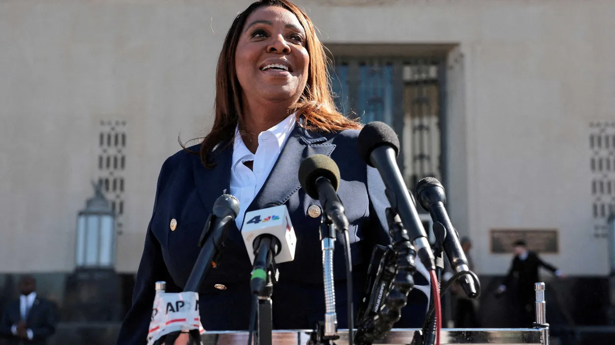 La fiscal general de Nueva York, Letitia James, lidera demanda multistatal contra la administración Trump por normas sobre intereses en cuentas de depósito en garantía bancarias