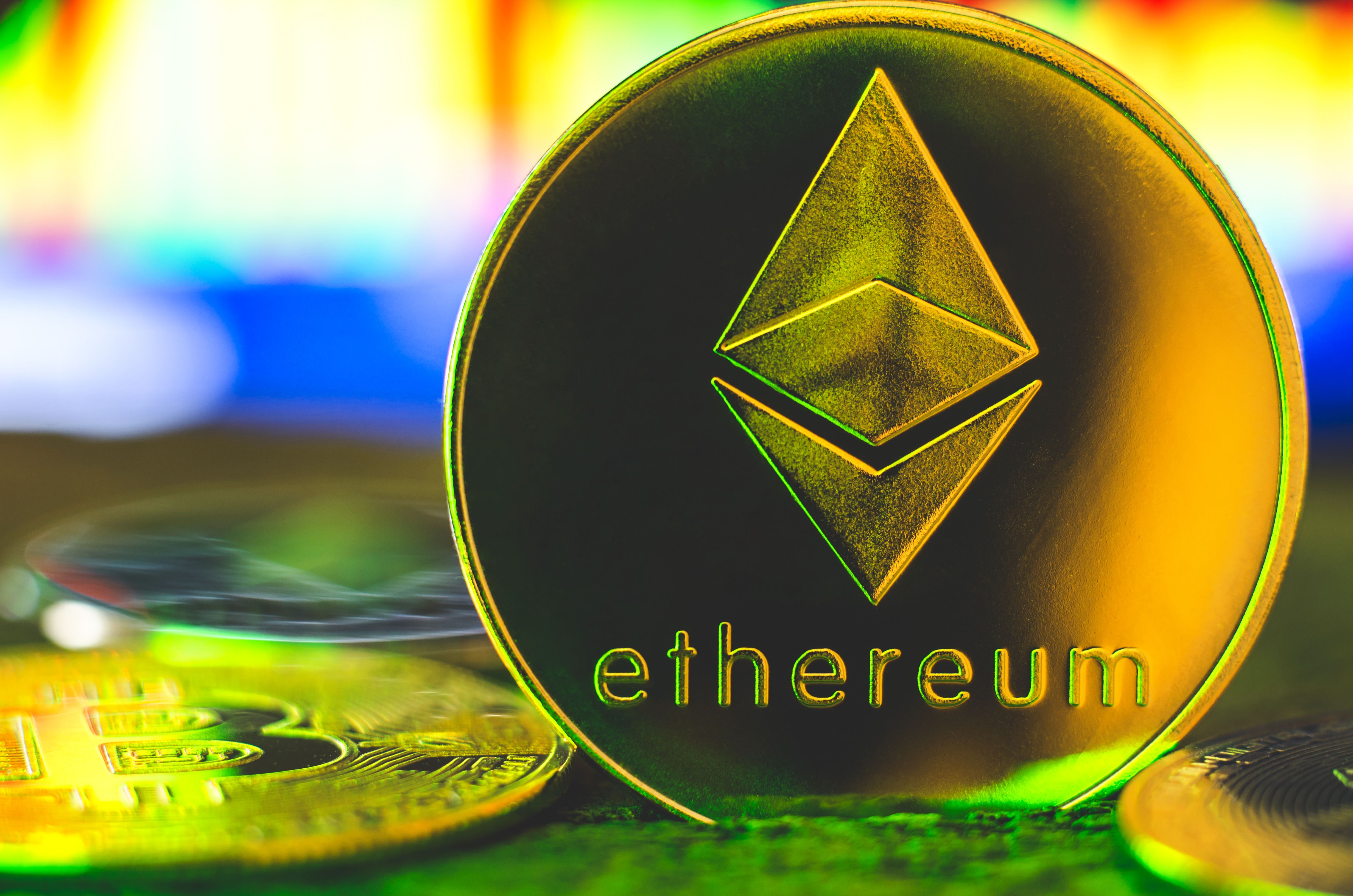 Ethereum удерживает поддержку на $1,850, пока аналитики нацеливаются на отметку $2,350