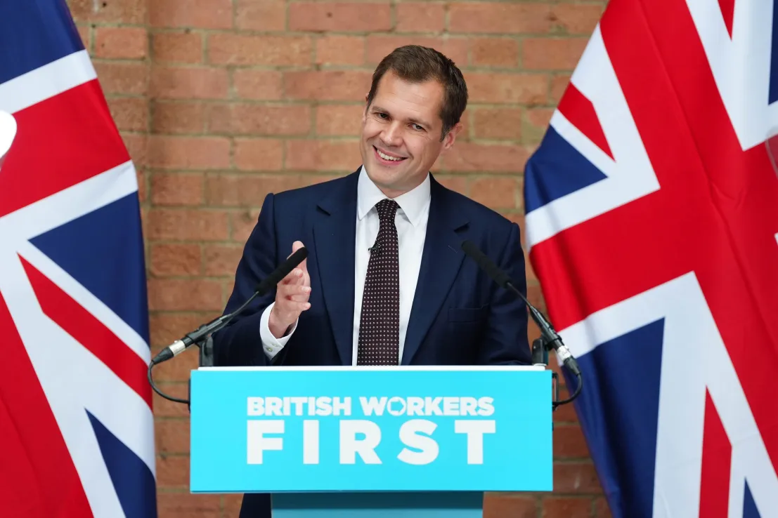 Jenrick z Reform UK nie wyklucza podatku bankowego i radzi inwestorom, by „czuwali nad sytuacją”