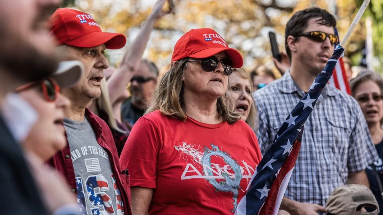 Elettrice tre volte per Trump cambia posizione in diretta su una rete conservatrice