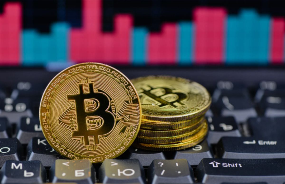 La recuperación de Bitcoin enfrenta la prueba de $66,200 mientras analistas vigilan el objetivo de $69,000 y el riesgo de retroceso