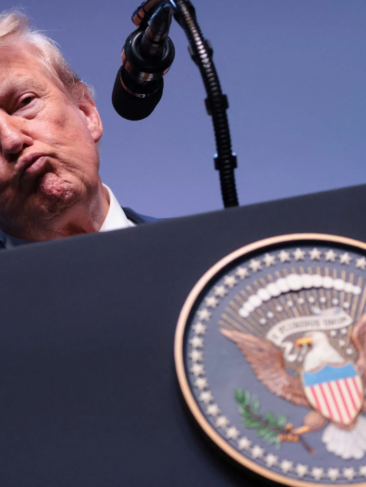 Estadounidenses culpan a los aranceles de Trump por el aumento de costos mientras la asequibilidad domina las contiendas de las legislativas