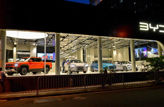 BYD-Quartalsgewinn springt um 30 % auf 1,2 Milliarden US-Dollar, da Auslandsmärkte nun mehr als die Hälfte des Umsatzes erwirtschaften