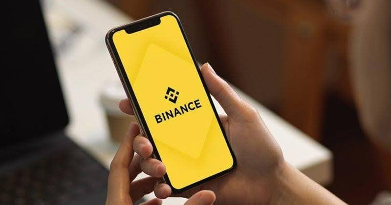 Binance Bitcoin Outflows Reach 13,800 BTC in Largest Daily Exit Since 2023