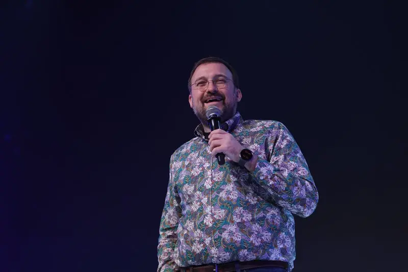 Hoskinson Unveils Plan to Make Cardano Treasury Self-Funding