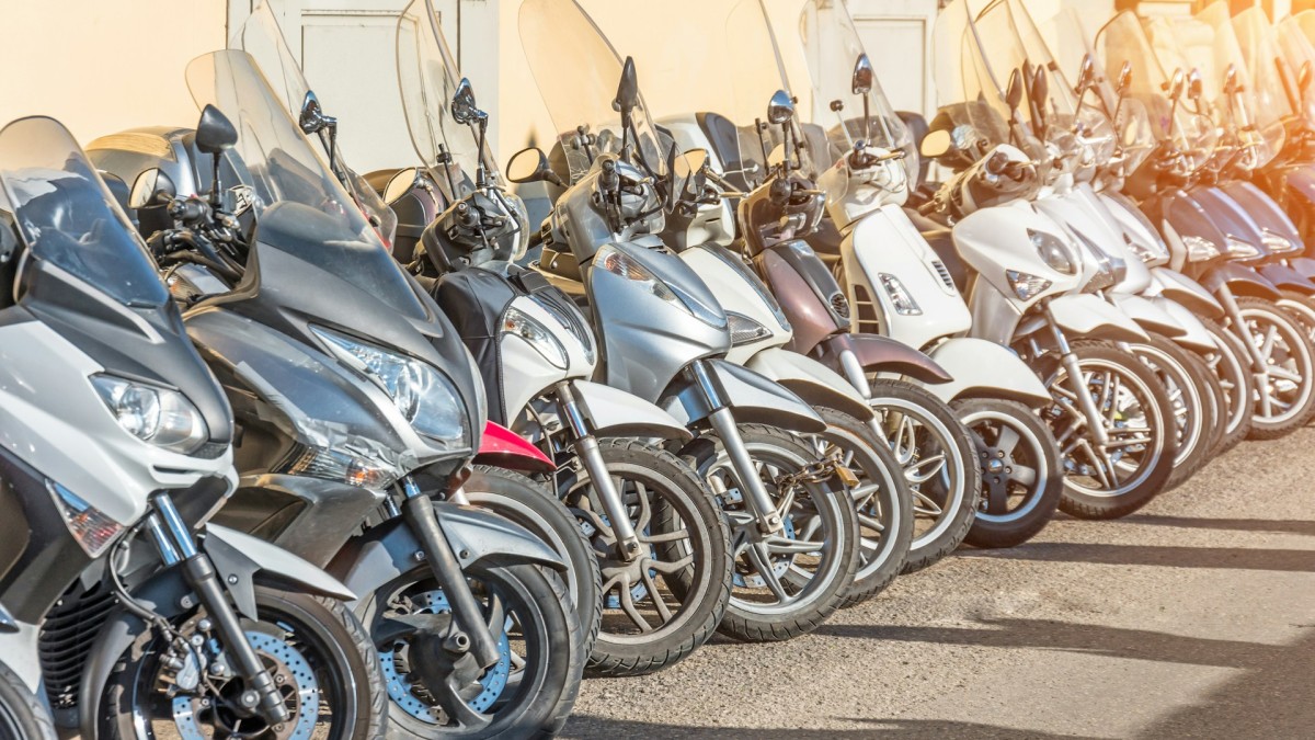 Wysokie ceny paliw napędzają globalny boom motocykli elektrycznych
